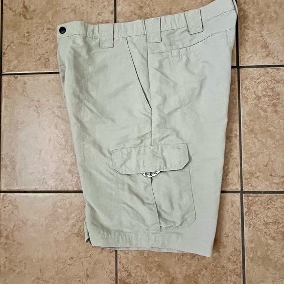 Wrangler Gray Cargo Shorts Relaxed Fit Lightweight - Picture 6 of 8